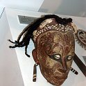 bu-04802-1 papua-neuguinea mittlerer sepik,kopftrofäe,ausstellung,arn